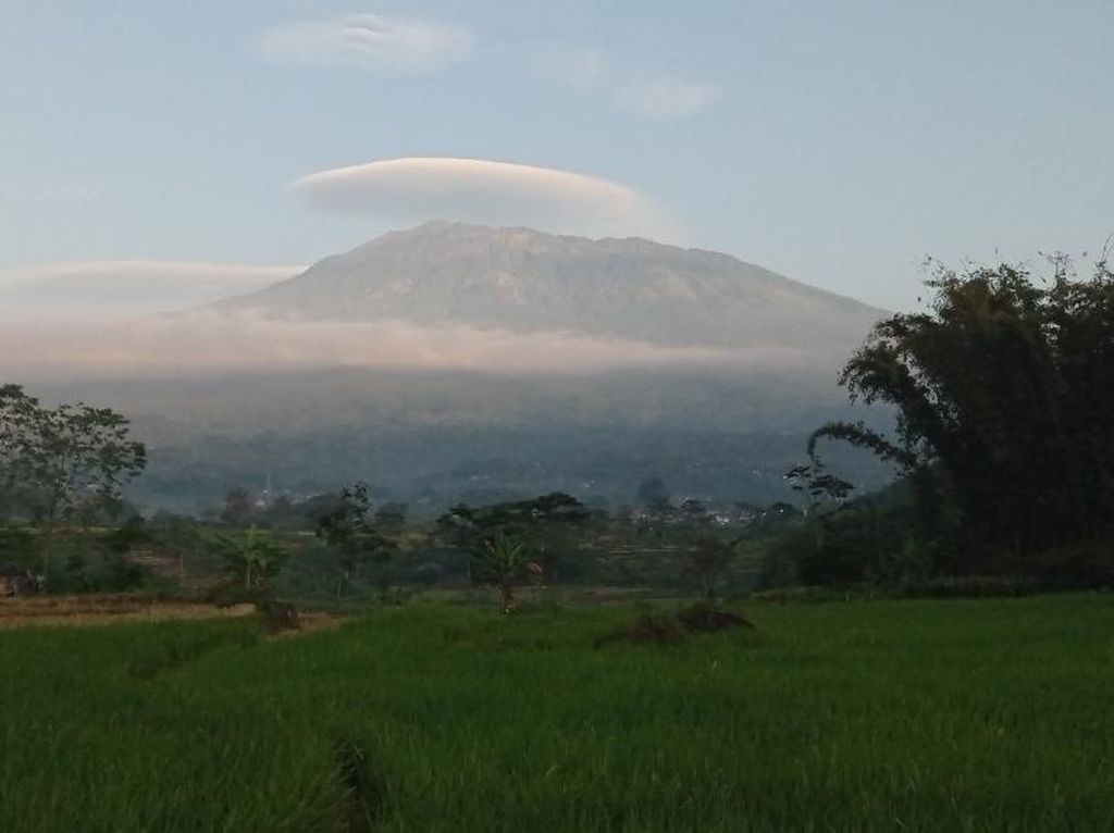 Kakek Ini Meninggal di Puncak Lawu, Warung Mbok Yem Berduka Kakek Ini Meninggal di Puncak Lawu, Warung Mbok Yem Berduka