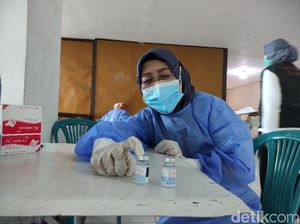 Nakes di Sidoarjo Vaksinasi Dosis Ketiga, Rata-rata Merasa Pusing dan Nyeri