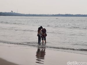 Biasa Ramai, Wisatawan Kaget Pantai Carita Sepi Biasa Ramai, Wisatawan Kaget Pantai Carita Sepi