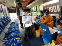 Sasar Pelajar-Santri, Pemkab Cianjur Sulap Bus Sekolah Jadi Mobil Vaksinasi