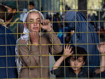 Potret Anak-anak Afghanistan Terlantar Saat Lari dari Kekejaman Taliban