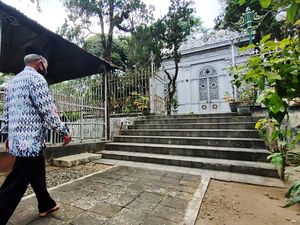 Suasana Astana Girilayu, Lokasi Pemakaman KGPAA Mangkunegara IX