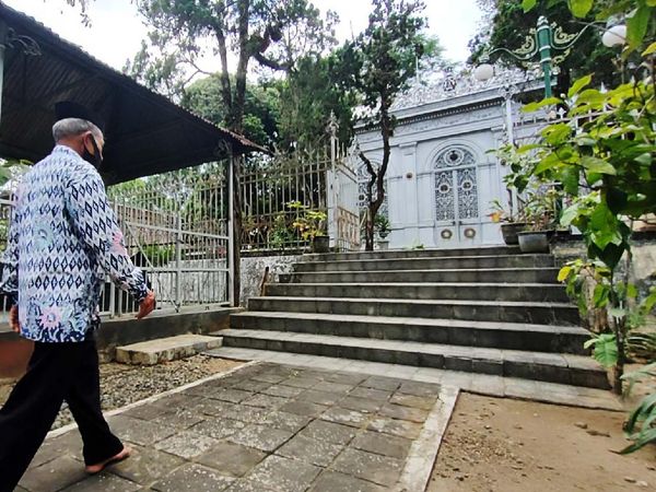 Suasana Astana Girilayu, Lokasi Pemakaman KGPAA Mangkunegara IX