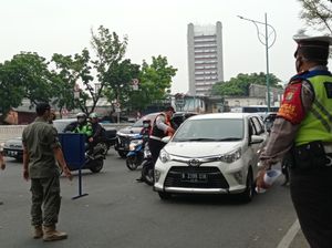 Langgar Gage, Pemobil Hendak Masuk Jl Gatot Subroto Diputar Balik Polisi