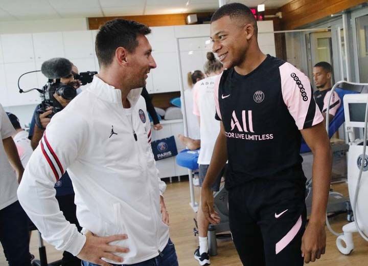 Lionel Messi bertemu rekan-rekannya di PSG, termasuk dengan Kylian Mbappe ketika sesi perkenalan (Instagram)