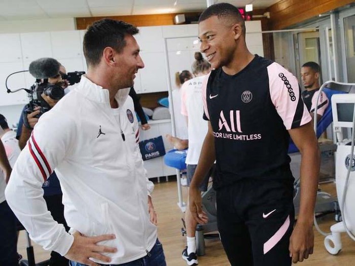 Lionel Messi bertemu rekan-rekannya di PSG, termasuk dengan Kylian Mbappe. Begini momen saat mereka bertemu.