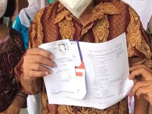 Perjuangan Kakek 86 Tahun Ikut Vaksin Pertama di Gerai Vaksinasi Merdeka