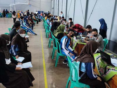 Joss! 2.000 Siswa SMK-SMA di Ciamis Disuntik Vaksin COVID-19