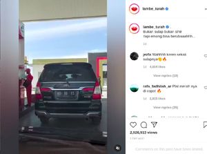 Heboh Video Mobil Innova Ganti Pelat Merah Jadi Hitam Saat Isi Bensin