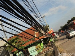 Upaya Pemkot Bandung Tertibkan Kabel Udara Ilegal