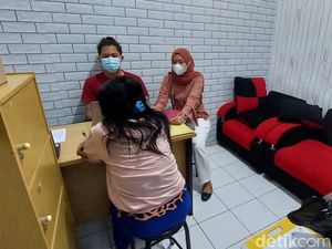 Polisi Tangkap Dua Wanita Muda Penjual Sabu di Garut Polisi Tangkap Dua Wanita Muda Penjual Sabu di Garut