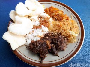 Modal Rp 5.000 Bisa Makan Nasi Uduk Enak dan Legendaris di Depok Modal Rp 5.000 Bisa Makan Nasi Uduk Enak dan Legendaris di Depok
