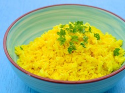 2 Resep Nasi Kuning Pulen dan Harum Untuk Tumpengan