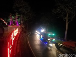 Ada Perbaikan Jalan, Kendaraan Mengular di Cadas Pangeran