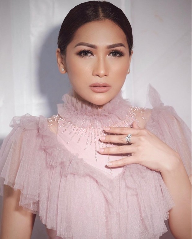 Artis cantik Indonesia/instagram.com/tatajaneetaofficial Artis cantik Indonesia