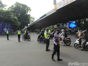 Dirlantas PMJ Sebut Tak Ada Penyekatan Arus Mudik-Balik Dirlantas PMJ Sebut Tak Ada Penyekatan Arus Mudik-Balik