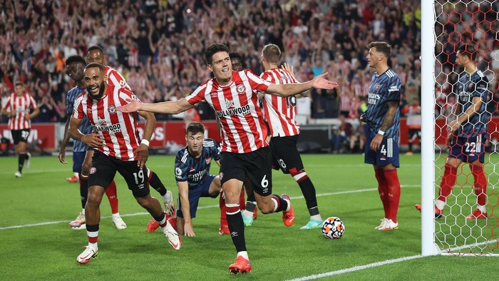 Brentford Vs Arsenal: Kemenangan Bersejarah Si Lebah