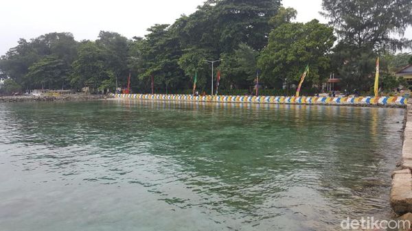 Foto: Bersihnya Perairan Dermaga Pulau Pramuka