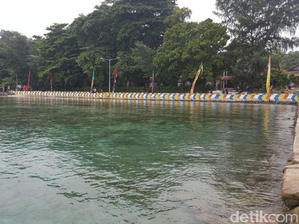 Foto: Bersihnya Perairan Dermaga Pulau Pramuka