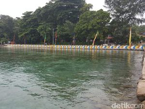 Foto: Bersihnya Perairan Dermaga Pulau Pramuka Foto: Bersihnya Perairan Dermaga Pulau Pramuka