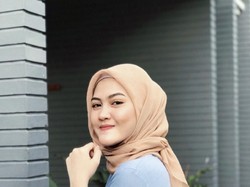 5 Gaya Hijab Henny Rahman, Eks Istri Zikri Daulay yang Dinikahi Alvin Faiz