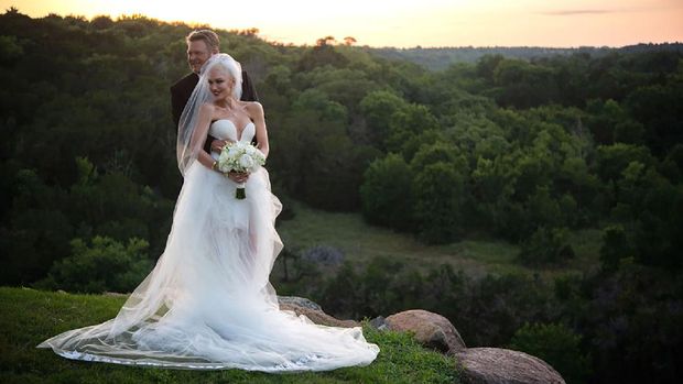 Gwen Stefani wore custom Vera Wang Haute for her wedding to Blake Shelton. Photos courtesy of Jeremy Bustos