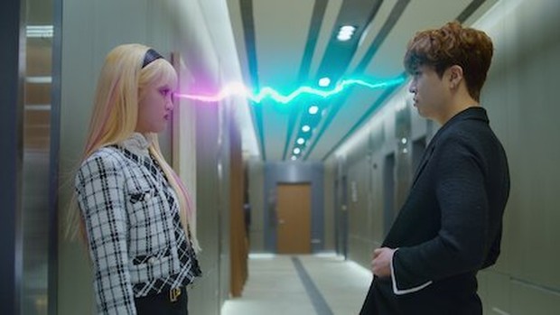 Ilustrasi: dingin dan jutek jadi reaksi 3 zodiak ini saat ketemu mantan/Foto: drama SoNotWorthIt/netflix.com