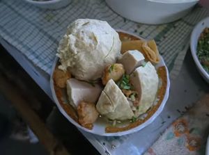 Mantan Teknisi Kapal Ini Sukses Jadi Tukang Bakso Mantan Teknisi Kapal Ini Sukses Jadi Tukang Bakso