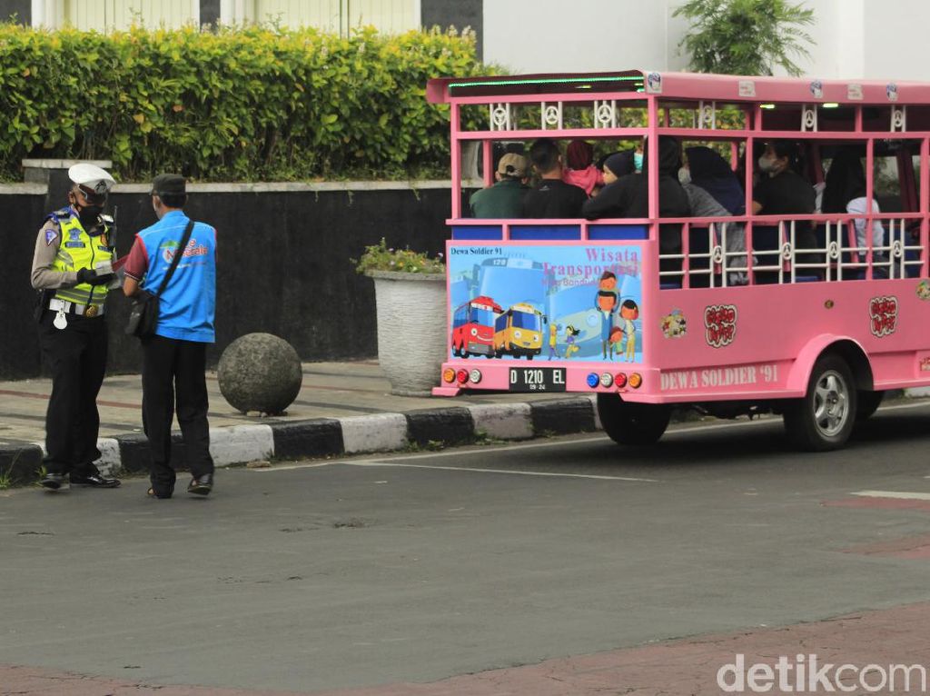 Mobil Odong-odong Terjaring Ganjil Genap di Bandung