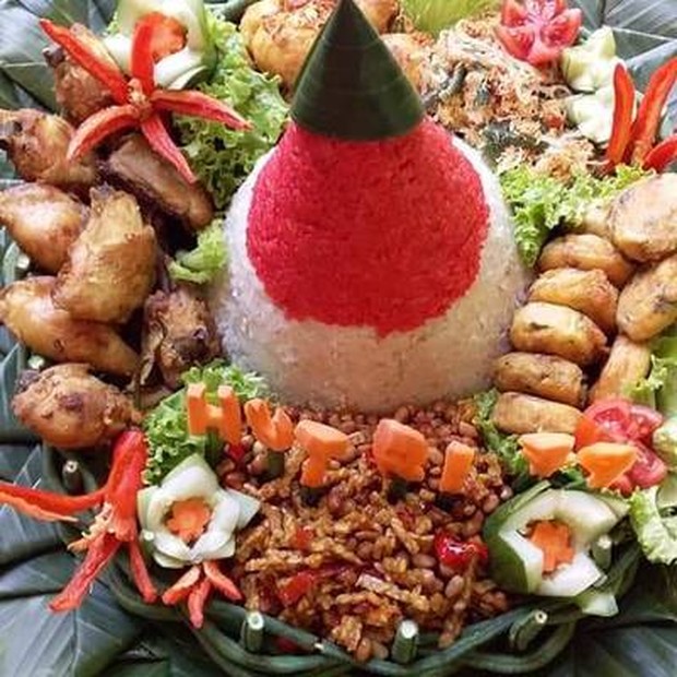 Nasi tumpeng merah putih