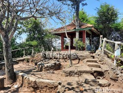 Ada Petilasan Tokoh Legendaris Banten di Pantai Karang Bolong