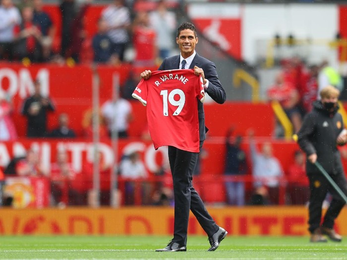 MANCHESTER, ENGLAND - AUGUST 14: New signing, Raphael Varane of Manchester United is introduced to fans on the pitch prior to the Premier League match between Manchester United  and  Leeds United at Old Trafford on August 14, 2021 in Manchester, England. (Photo by Catherine Ivill/Getty Images,)