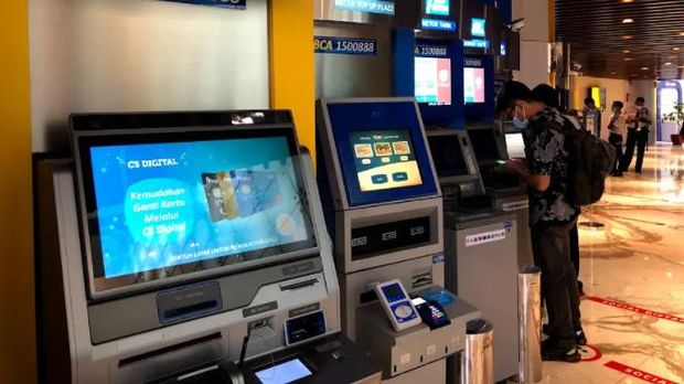PT Bank Central Asia Tbk (BCA) terus berkomitmen memberikan layanan terbaik bagi nasabah setianya melalui digitalisasi perbankan yang optimal.