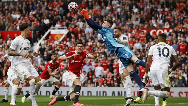 Soccer Football - Premier League - Manchester United v Leeds United - Old Trafford, Manchester, Britain - August 14, 2021 Leeds United's Illan Meslier in action REUTERS/Phil Noble EDITORIAL USE ONLY. No use with unauthorized audio, video, data, fixture lists, club/league logos or 'live' services. Online in-match use limited to 75 images, no video emulation. No use in betting, games or single club /league/player publications. Please contact your account representative for further details.