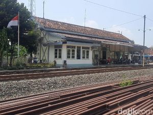 Ini Stasiun KA Tertua yang Masih Beroperasi di Indonesia Ini Stasiun KA Tertua yang Masih Beroperasi di Indonesia