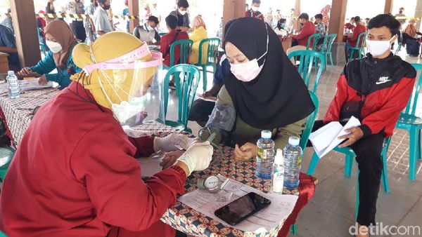 Vaksinasi COVID-19 Sasar Ratusan Pedagang di Tiga Pasar Boyolali