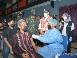 Gandeng TNI-Polri, Kemenhub Vaksinasi 205 Ribu Warga Bekasi