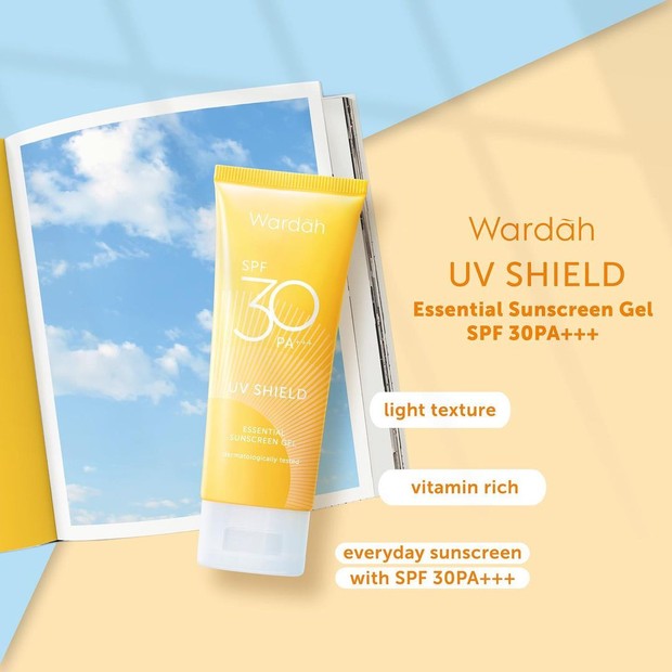 Wardah UV Shield Essential Sunscreen Gel SPF 30 PA+++/foto: wardahbeauty.com Sunscreen Wardah dapat menjaga kulit dari sinar UV A / UV B serta pancaran blue light berlebih.