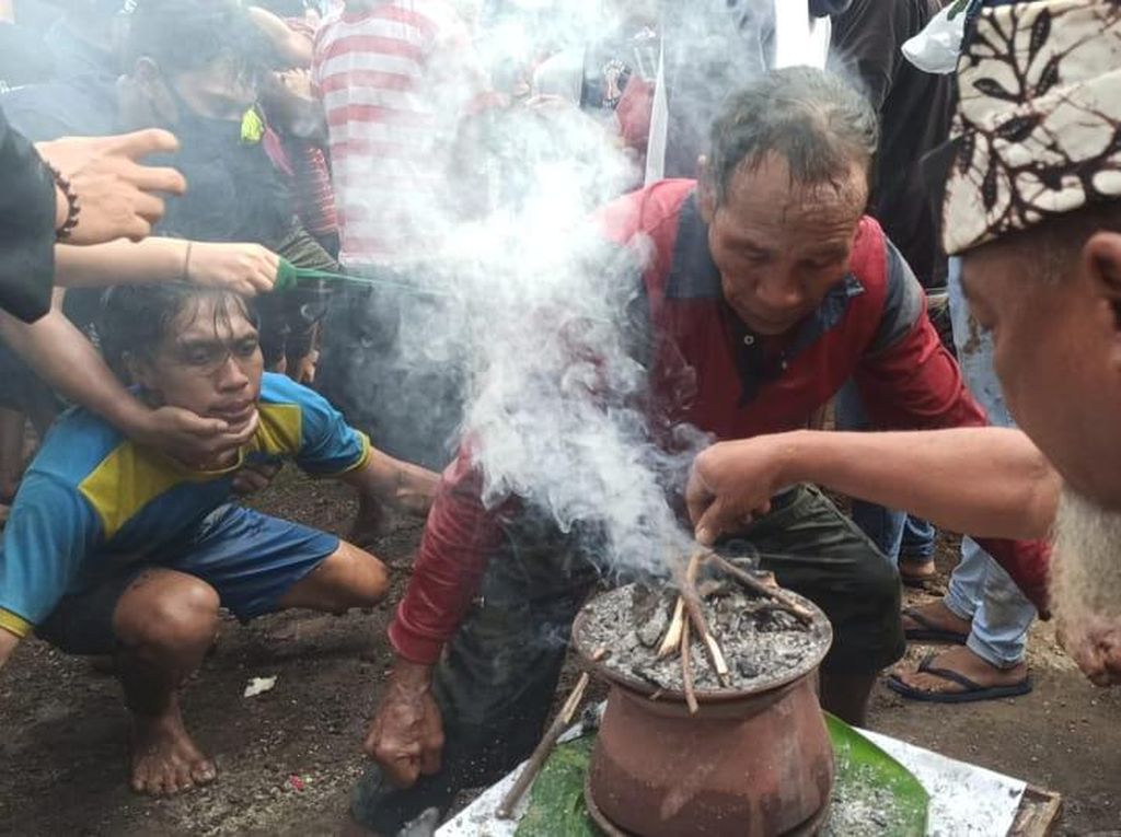 Ritual Keboan di Banyuwangi Digelar, Kades: Ini Tradisi Adat Tak Bisa Dibendung Ritual Keboan di Banyuwangi Digelar, Kades: Ini Tradisi Adat Tak Bisa Dibendung