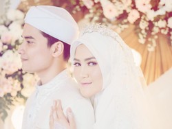 Alvin Faiz Akhirnya Pajang Foto Nikah dengan Henny Rahman