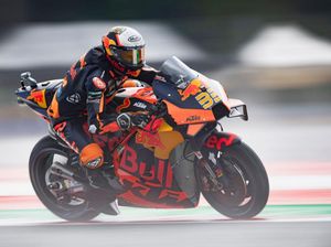 Terjang Hujan Pakai Ban Kering, Brad Binder Juara MotoGP Austria Terjang Hujan Pakai Ban Kering, Brad Binder Juara MotoGP Austria