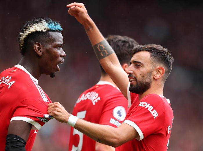 MANCHESTER, ENGLAND - AUGUST 14: Bruno Fernandes of Manchester United points to Paul Pogba during the Premier League match between Manchester United  and  Leeds United at Old Trafford on August 14, 2021 in Manchester, England. (Photo by Catherine Ivill/Getty Images,)