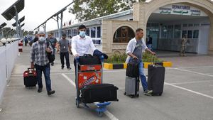 Dibayangi Taliban, Warga Ramai-ramai Tinggalkan Afghanistan