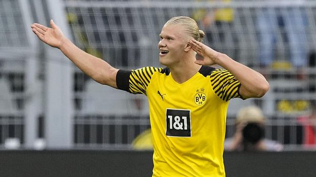 Dortmund's Erling Haaland celebrates after scoring his side's third goal during the German Bundesliga soccer match between Borussia Dortmund and Eintracht Frankfurt in Dortmund, Germany, Saturday, Aug. 14, 2021. (AP Photo/Martin Meissner)