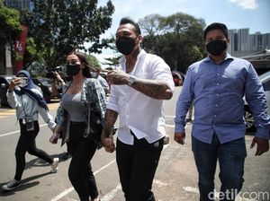 Jerinx Bakal Bacakan Nota Keberatan dalam Sidang Virtual Hari Ini