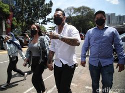 Jerinx Bakal Bacakan Nota Keberatan dalam Sidang Virtual Hari Ini Jerinx Bakal Bacakan Nota Keberatan dalam Sidang Virtual Hari Ini