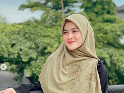 Henny Rahman Ungkit Penyebab Cerai dengan Zikri Daulay