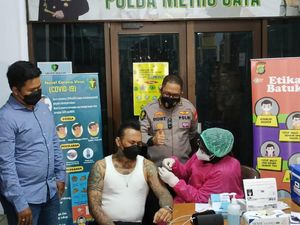 Jerinx Akhirnya Disuntik Vaksin Corona, Begini Momennya Jerinx Akhirnya Disuntik Vaksin Corona, Begini Momennya