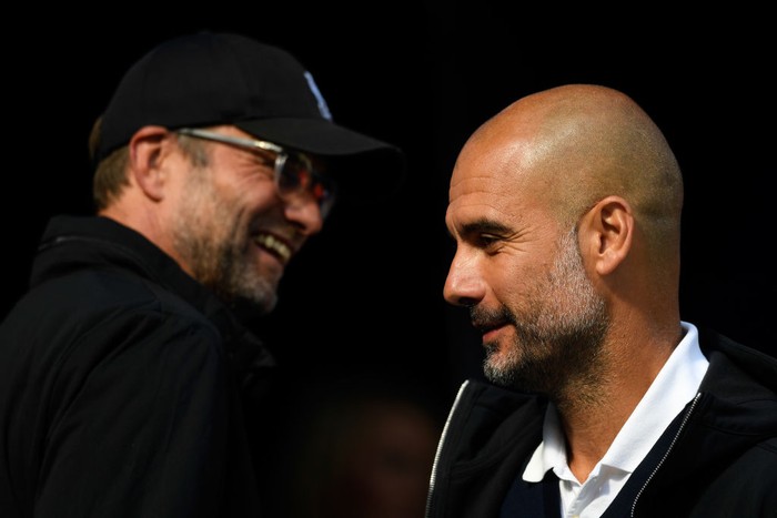 MANCHESTER, ENGLAND - SEPTEMBER 09: Jurgen Klopp, Manager of Liverpool smiles as Josep Guardiola, Manager of Manchester City looks on prior to the Premier League match between Manchester City and Liverpool at Etihad Stadium on September 9, 2017 in Manchester, England.  (Photo by Stu Forster/Getty Images)
