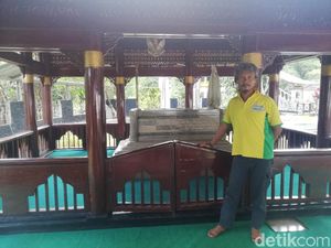Menelisik Silsilah Juru Kunci Makam Cut Nyak Dien di Sumedang Menelisik Silsilah Juru Kunci Makam Cut Nyak Dien di Sumedang